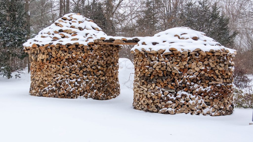 How Much Firewood Do I Need for a Winter?